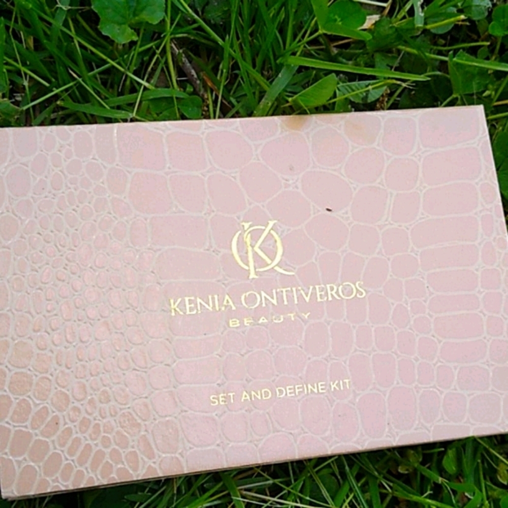 ⚡️ Kenia Ontiveros Beauty Set and Define Kit​